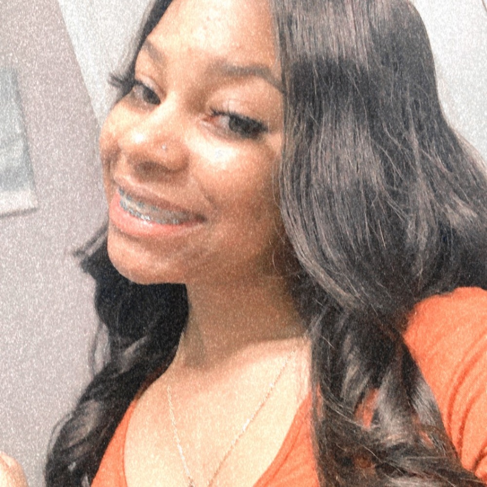 Meet your Posher, Alexis